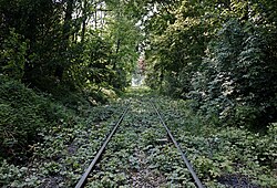 Voie ferrée désaffectée, rue Georges Clémenceau, à Loos.